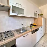 Mia, 50 Sqm, Parking Included דירה זמברטיה