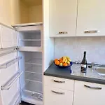 Mia, 50 Sqm, Parking Included זמברטיה