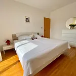 Mia, 50 Sqm, Parking Included * זמברטיה